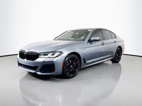 Used 2023 BMW 530e w/ M Sport Package RWD image 4