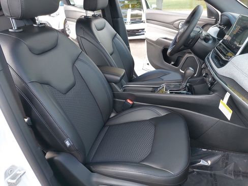 New 2026 Jeep Compass Latitude image 10