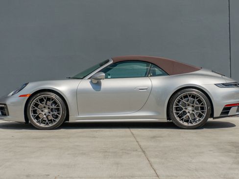Used 2022 Porsche 911 Carrera image 2