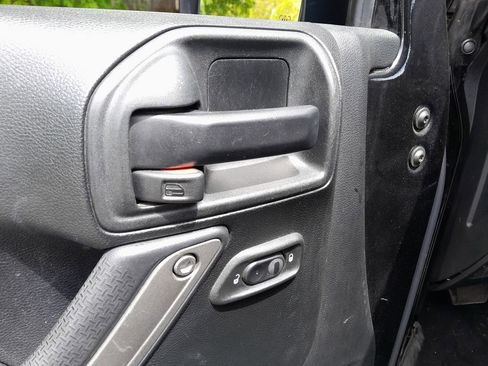 Used 2018 Jeep Wrangler Unlimited Sport S AWD/4WD image 12
