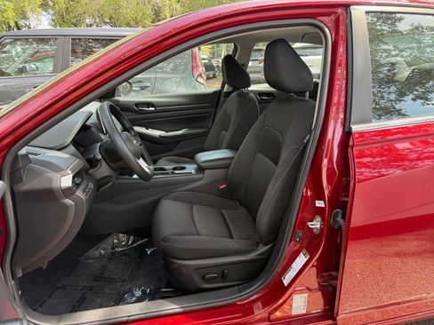 Used 2025 Nissan Altima 2.5 SV image 33