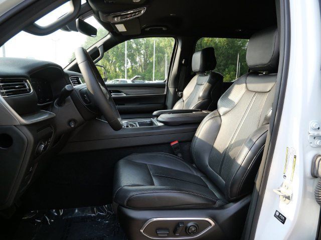 Used 2024 Jeep Wagoneer Series II w/ Flexible Seating Group AWD/4WD image 15