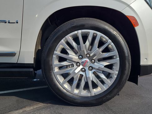 Used 2024 GMC Yukon XL Denali w/ Denali Reserve Package AWD/4WD image 11