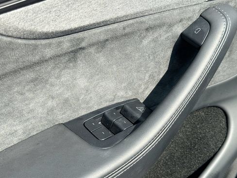 Used 2026 Tesla Model Y Long Range RWD image 13