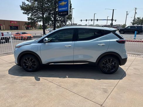 Used 2022 Chevrolet Bolt EUV Premier w/ Launch Edition FWD image 2