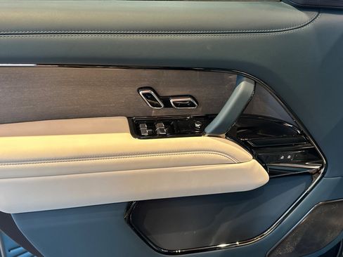 New 2025 Land Rover Range Rover SV image 10