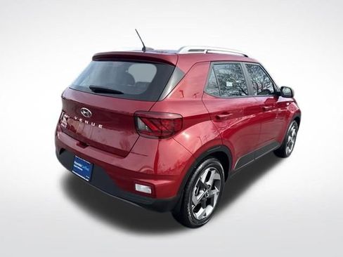 Certified 2025 Hyundai Venue Limited image 5