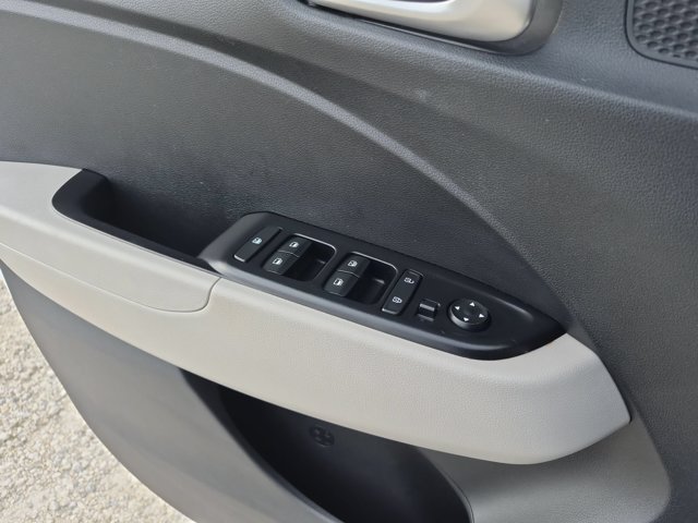 Used 2025 Hyundai Venue SEL FWD image 10