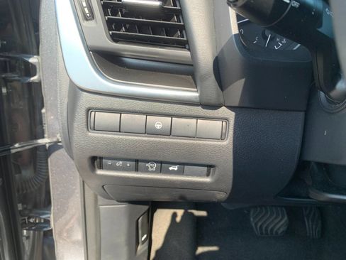 Used 2024 Nissan Rogue SV FWD image 33