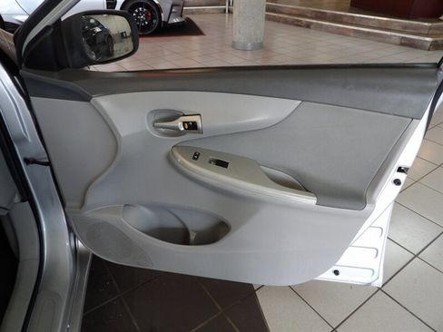 Used 2010 Toyota Corolla image 24