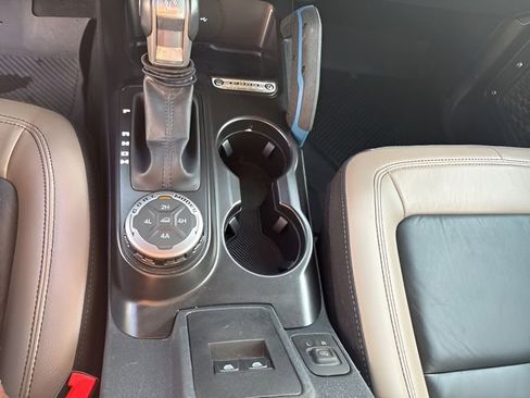 Used 2022 Ford Bronco Wildtrak image 16