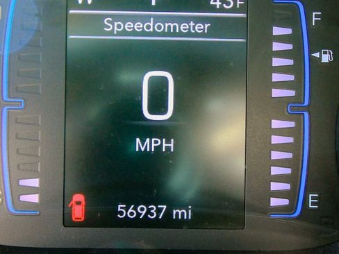 Used 2023 Chrysler Voyager LX image 23