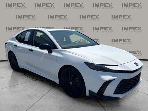 Used 2026 Toyota Camry Hybrid FWD image 7