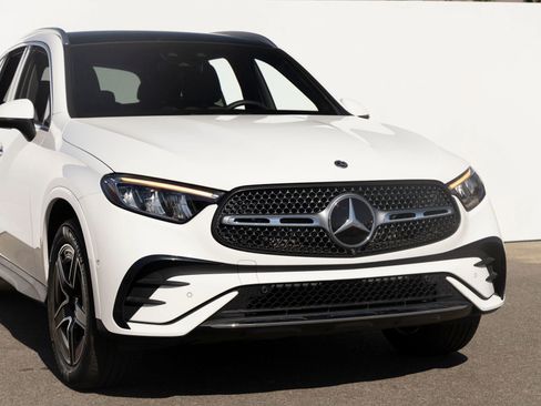 Used 2023 Mercedes-Benz GLC 300 4MATIC image 3