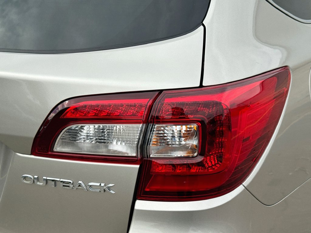 Used 2016 Subaru Outback 2.5i Limited AWD/4WD image 33