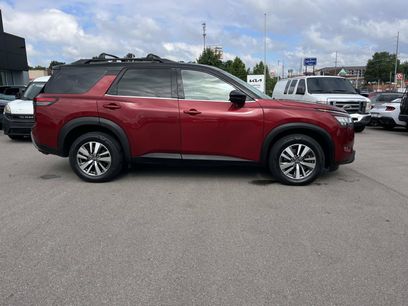 Used 2023 Nissan Pathfinder SL w/ Black Appearance Package