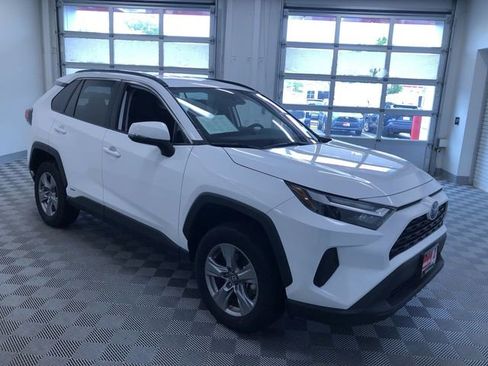 Used 2025 Toyota RAV4 XLE AWD/4WD image 37