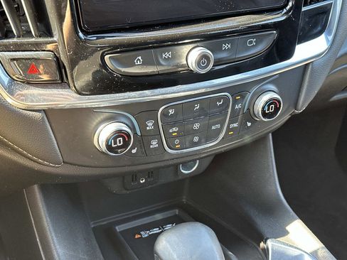 Certified 2023 Chevrolet Traverse LT FWD image 30