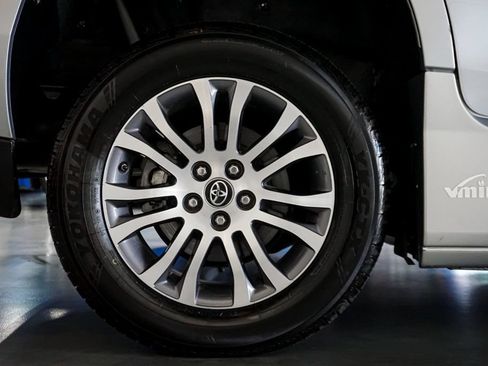 Used 2019 Toyota Sienna XLE Premium FWD image 51