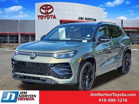 Used 2025 Volkswagen Tiguan SE R-Line AWD/4WD image 3