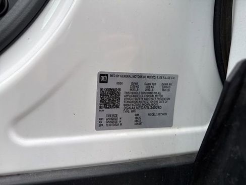 Used 2024 GMC Terrain SLT AWD/4WD image 26