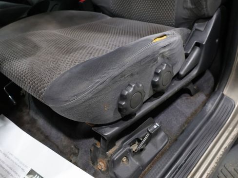 Used 2002 Nissan Pathfinder SE image 12