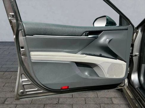 Used 2020 Toyota Camry LE w/ Carpet Mat Package image 9