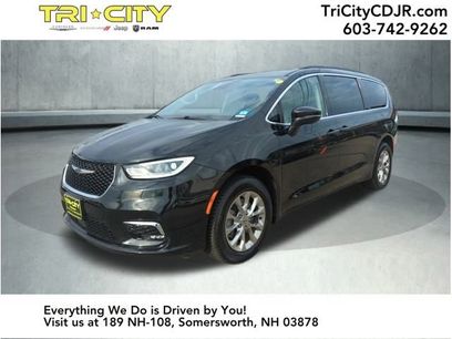 Used 2022 Chrysler Pacifica Touring-L