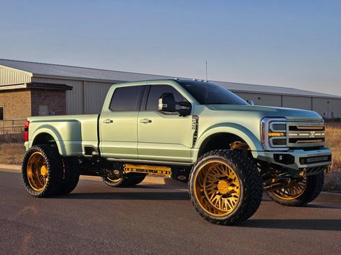 Used 2024 Ford F450 Platinum image 6