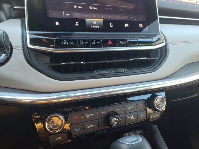 Certified 2024 Jeep Compass Limited AWD/4WD image 16