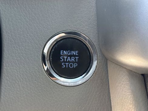 Used 2019 Toyota Highlander Limited image 32