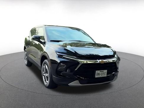 Used 2026 Chevrolet Blazer LT FWD image 3
