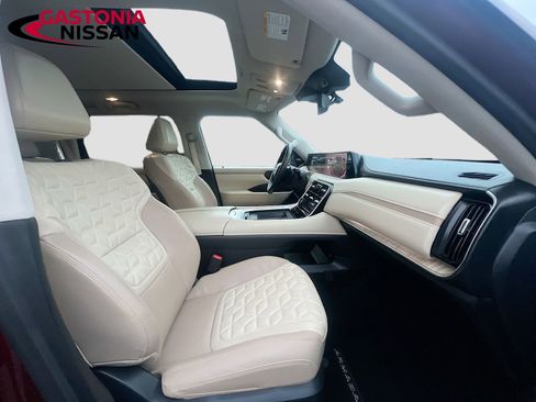 Used 2025 Nissan Armada Platinum w/ Convenience Package image 39