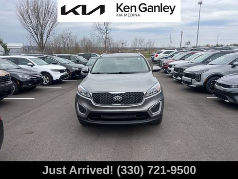 Used 2016 Kia Sorento LX image 2