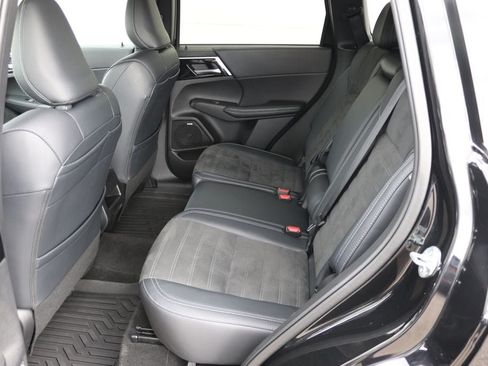 Used 2025 Mitsubishi Outlander SE AWD/4WD image 19