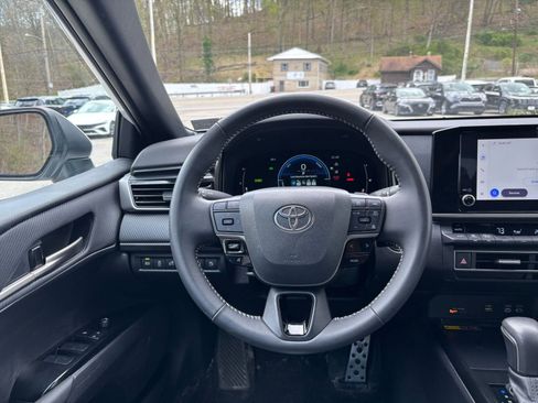 Used 2025 Toyota Camry SE FWD image 35