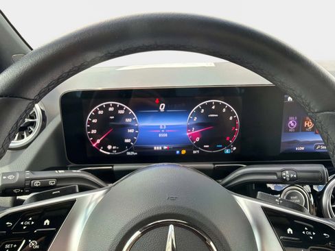 Used 2025 Mercedes-Benz GLA 250 image 47