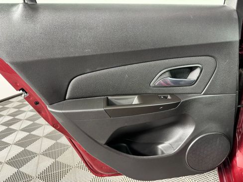 Used 2016 Chevrolet Cruze LT image 37