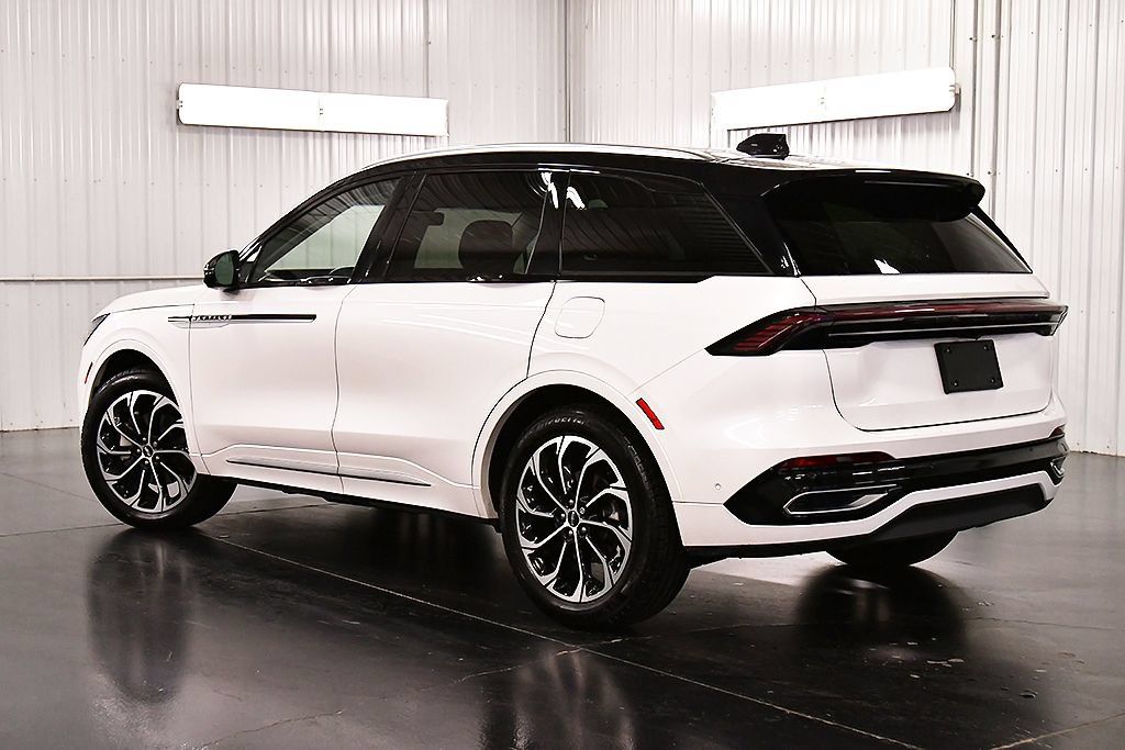 Used 2024 Lincoln Nautilus Reserve w/ Equipment Group 202A AWD/4WD image 5
