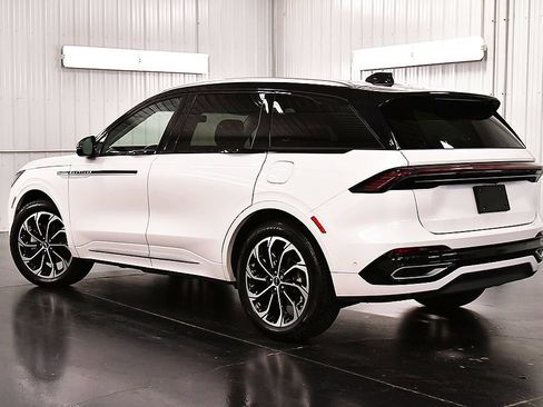 Used 2024 Lincoln Nautilus Reserve w/ Equipment Group 202A AWD/4WD image 5