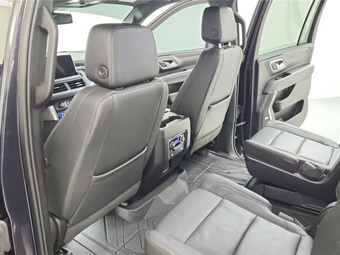 Used 2022 Chevrolet Suburban Z71 w/ Luxury Package image 29