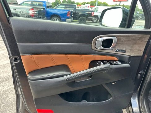 Used 2022 Kia Sorento SX Prestige w/ Rust Color Package AWD/4WD image 17
