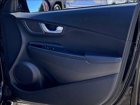 Used 2023 Hyundai Kona SE image 12