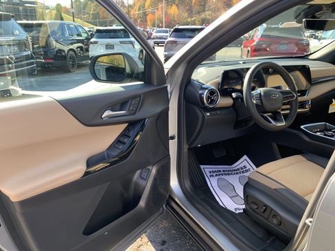 New 2026 Chevrolet Equinox ACTIV w/ Convenience Package III AWD/4WD image 6