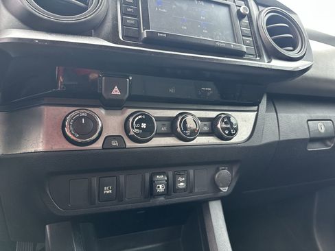 Used 2018 Toyota Tacoma SR5 image 29