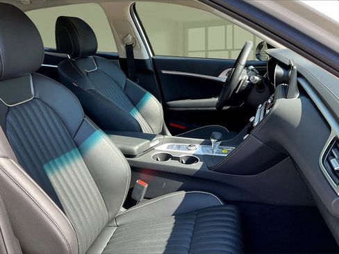 New 2026 Genesis G70 2.5T Prestige image 10