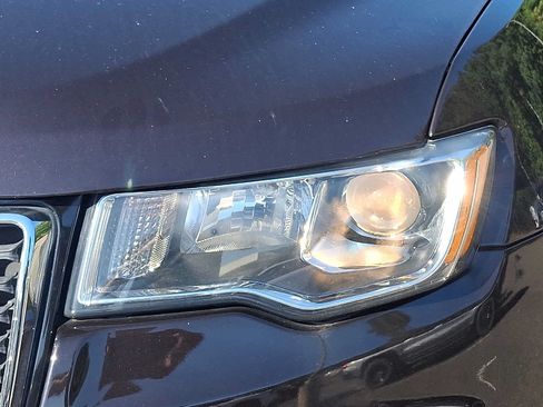 Used 2020 Jeep Grand Cherokee Limited AWD/4WD image 9