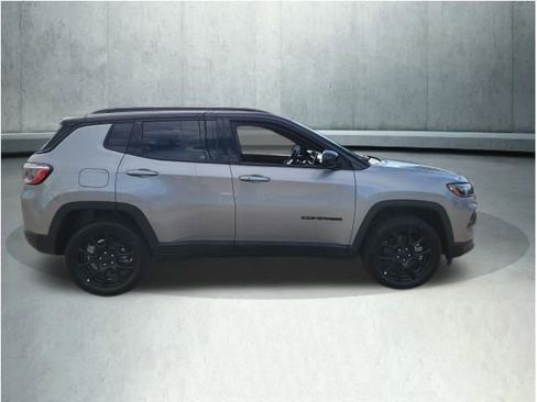 Used 2024 Jeep Compass Latitude w/ Sun and Sound Group AWD/4WD image 8