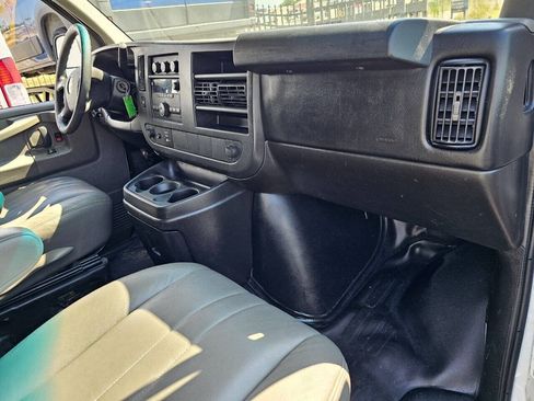 Used 2014 Chevrolet Express 2500 RWD image 13