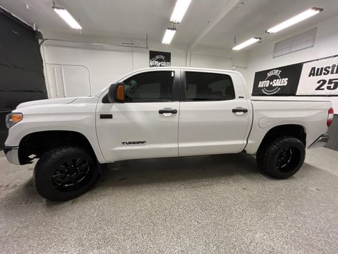 Used 2016 Toyota Tundra SR5 w/ SR5 Upgrade Package image 7